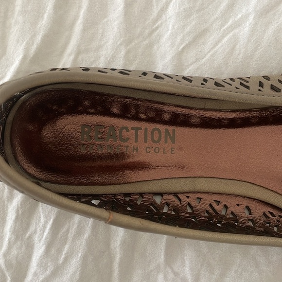 KENNETH COLE REACTION NEVER WORN FLATS - Picture 2 of 5